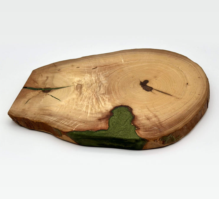 Live edge wood cookies showcase natural grain and unique shape; perfect live edge wood centerpieces for decor and serving.